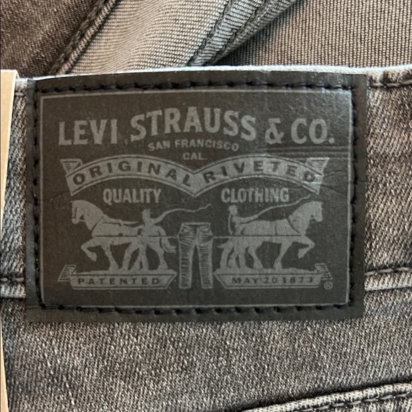 Levi's Women's Gray Skinny Jeans - Picture 2 of 9